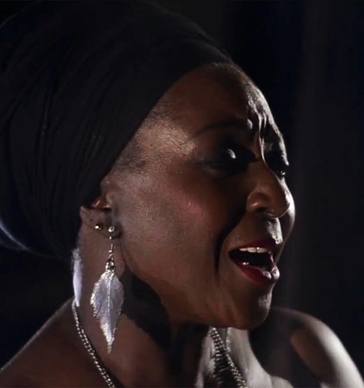 Foto della cantanta ginger brew