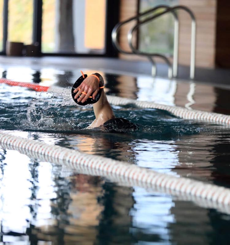 Nuota con l’istruttore degli istruttori